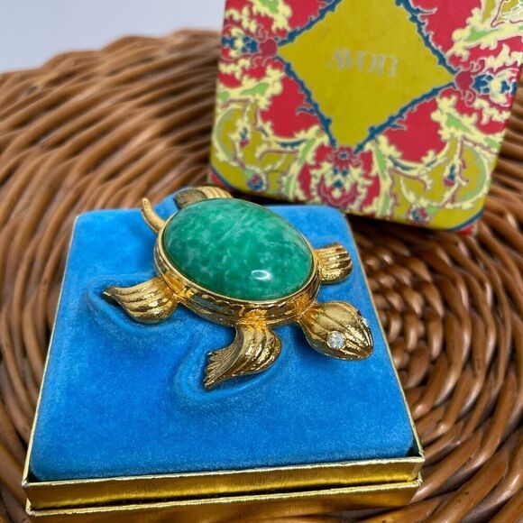 Avon‎ Gold Tone Sea Turtle Mottled Green Cabochon Solid Holder Trinket Lip New - Picture 3 of 7